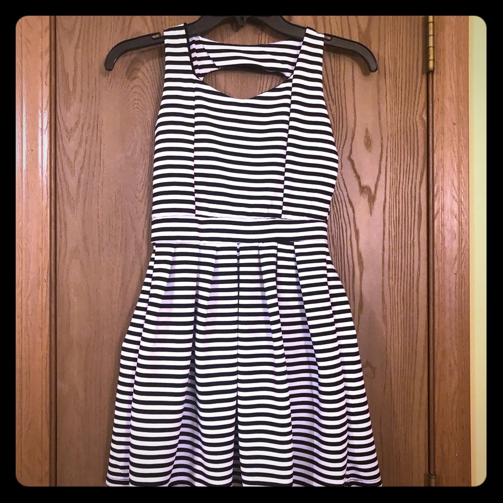 Girls Black & White striped Dress EUC, L